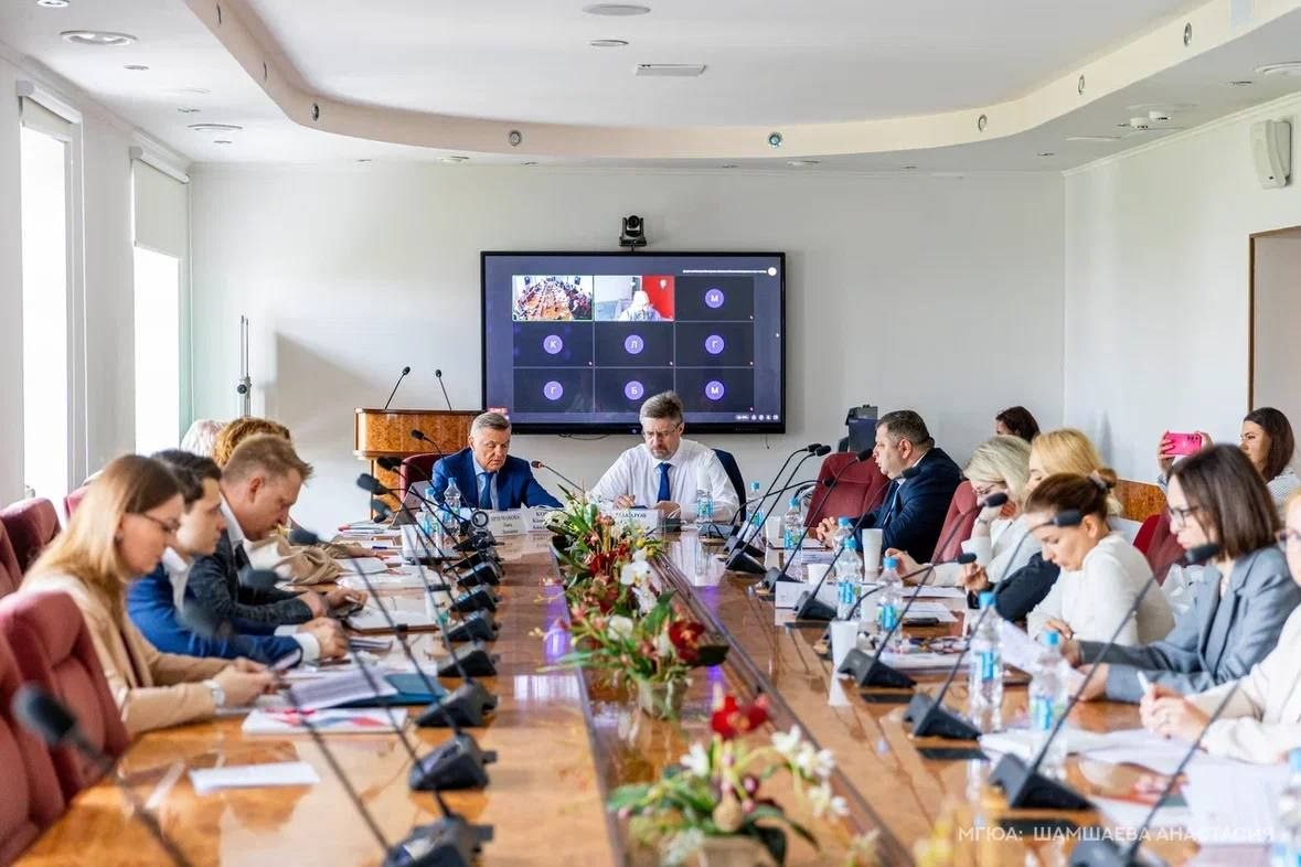 Защиту прав наследников участников СВО обсудили на круглом столе в МГЮА